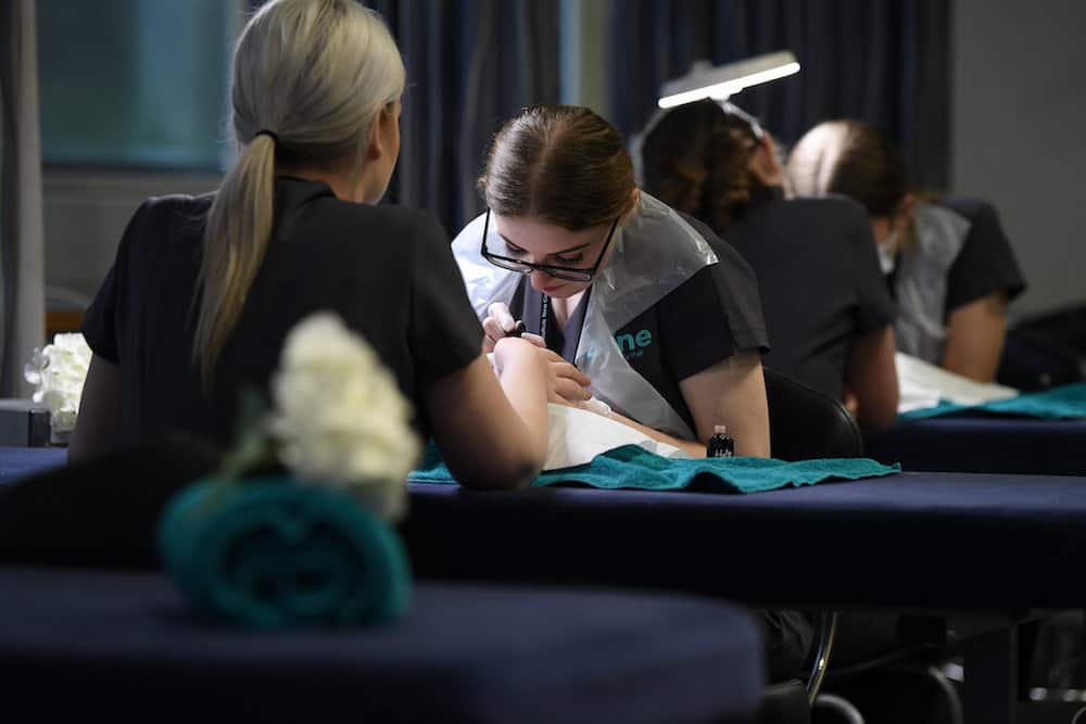 Learner performing treatment on client