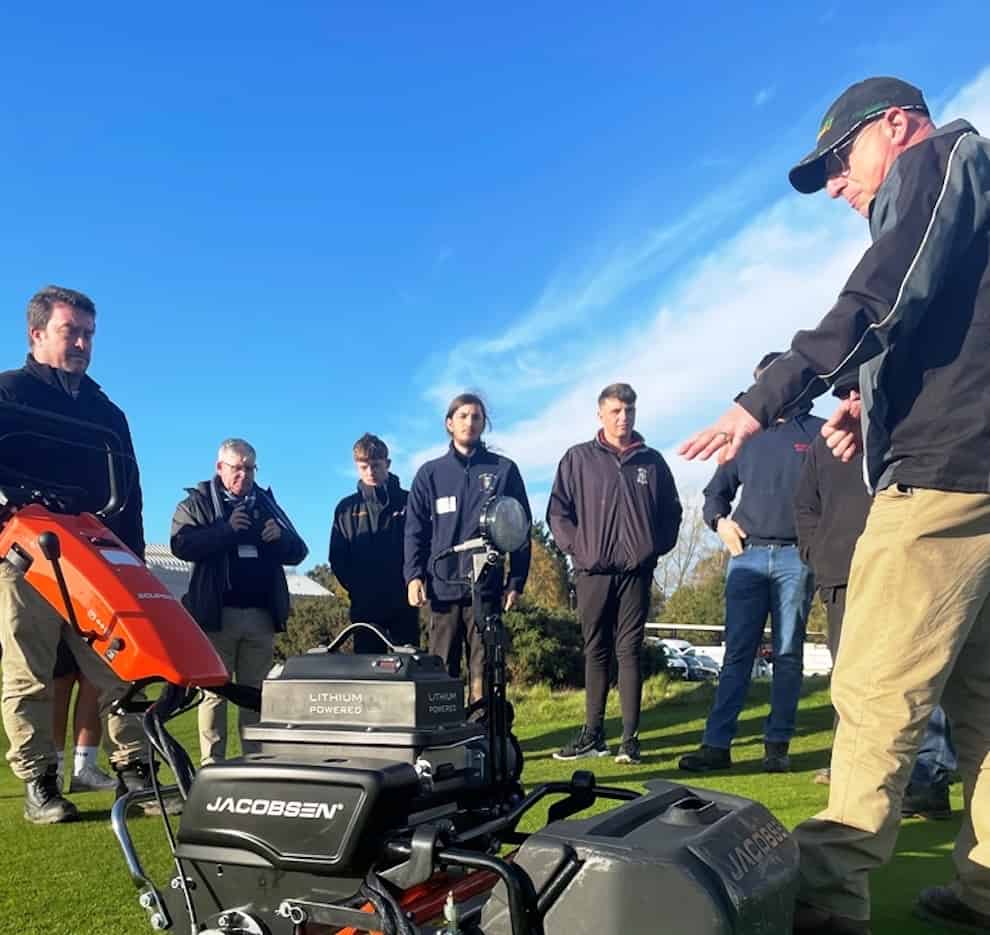 Rob Hayward Demonstrates Some Of The Latest Equipment